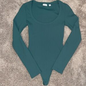 Aritzia Formarib Scoopneck Longsleeve Bodysuit
